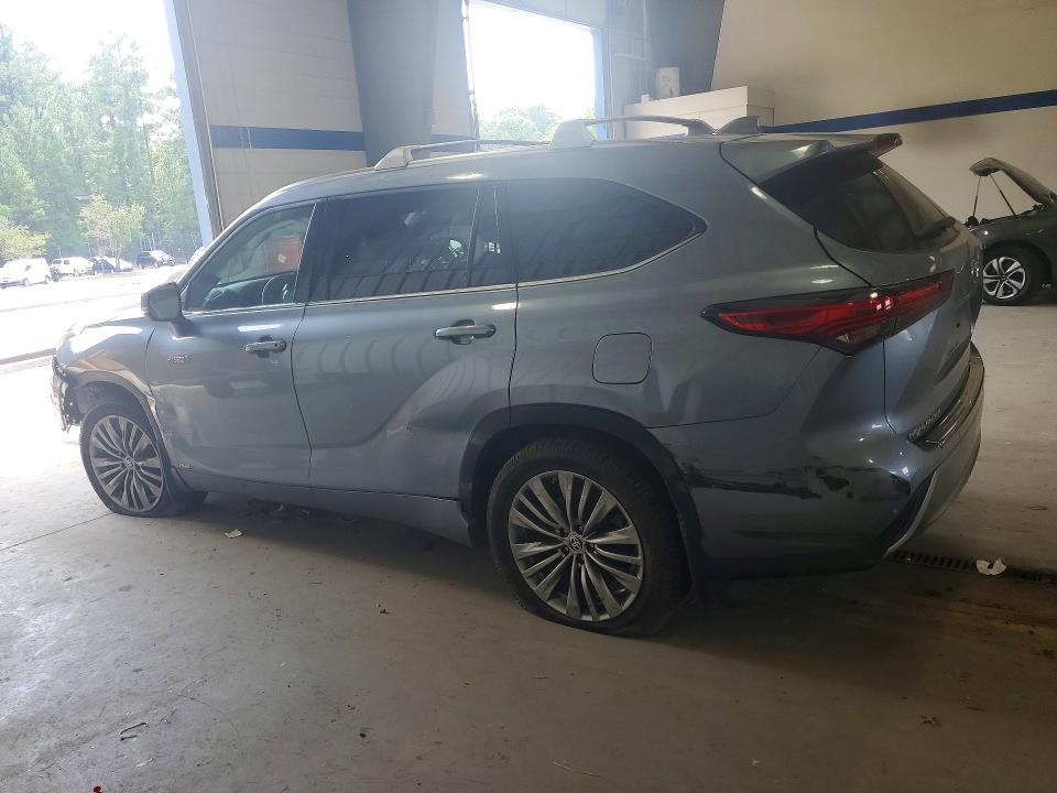 Photo 2 from auction – 2021 TOYOTA HIGHLANDER with VIN 5TDEBRCH6MS067808