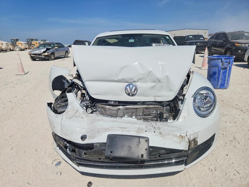 Photo 5 from auction – 2016 VOLKSWAGEN BEETLE with VIN 3VWJ07AT6GM617168