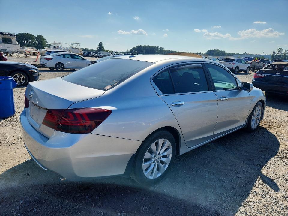 Photo 3 from auction – 2015 HONDA ACCORD with VIN 1HGCR2F80FA152392