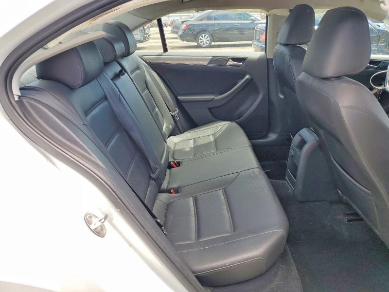 Photo 10 from auction – 2017 VOLKSWAGEN JETTA with VIN 3VWDB7AJ0HM270699