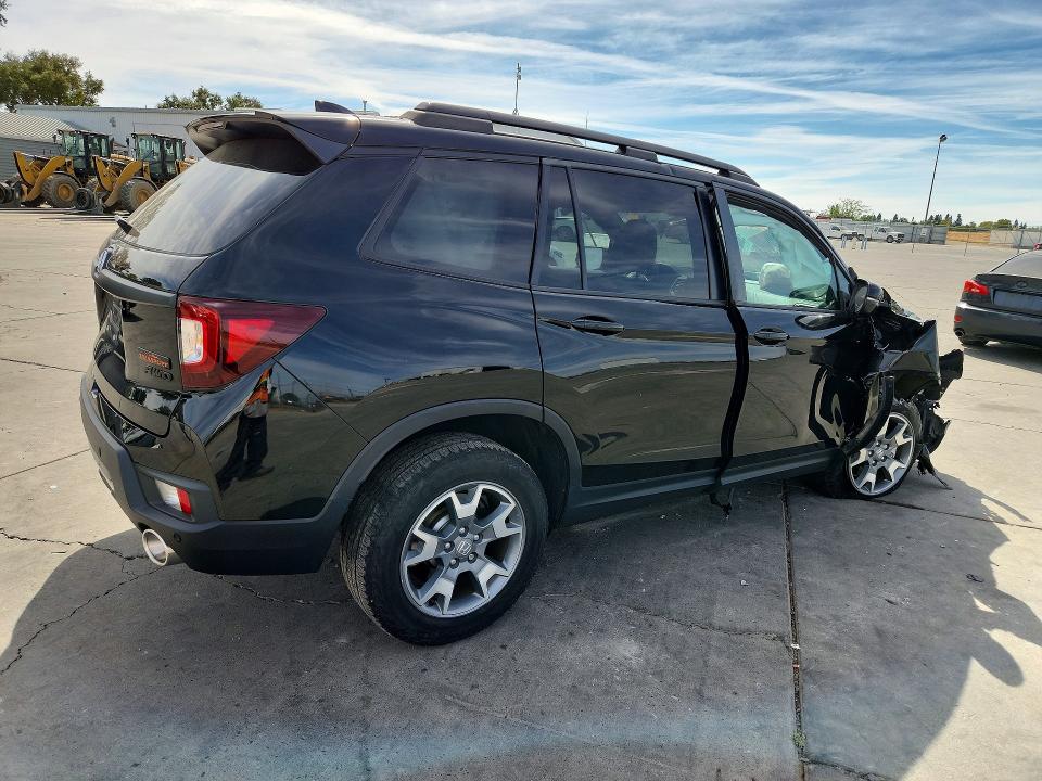 Photo 3 from auction – 2023 HONDA PASSPORT with VIN 5FNYF8H65PB016263