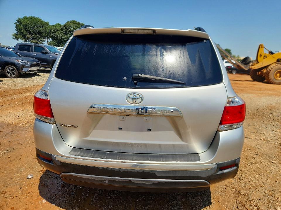 Photo 6 from auction – 2011 TOYOTA HIGHLANDER with VIN 5TDZK3EH9BS024217