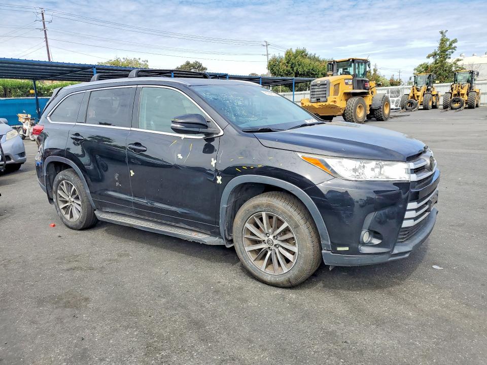 Zdjęcie 4 z aukcji – 2018 TOYOTA HIGHLANDER z VIN 5TDKZRFH8JS543031