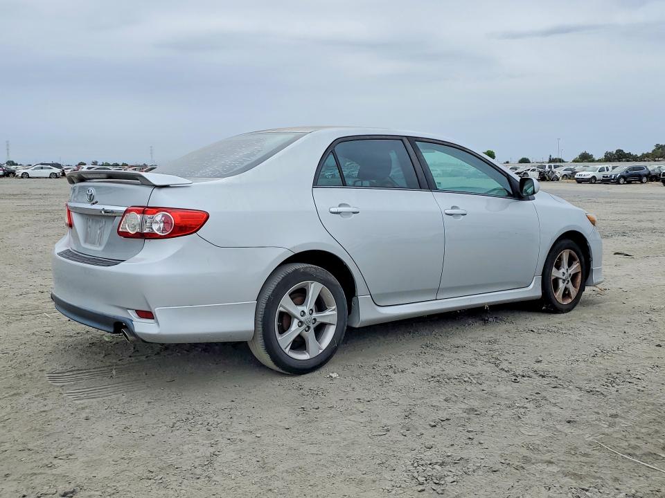 Photo 3 from auction – 2013 TOYOTA COROLLA with VIN 2T1BU4EE1DC102881