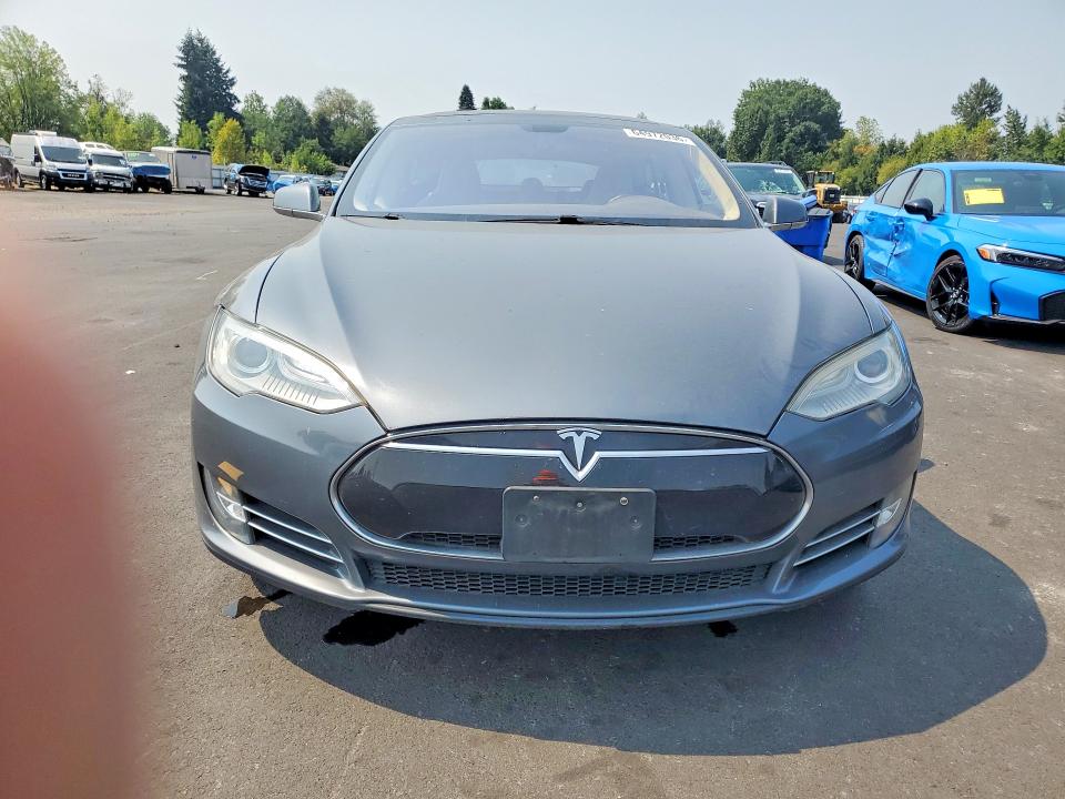Photo 5 from auction – 2013 TESLA MODEL S with VIN 5YJSA1CN6DFP18324