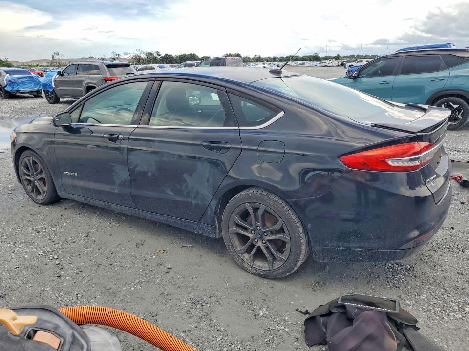 Photo 2 from auction – 2018 FORD FUSION with VIN 3FA6P0LU2JR162031