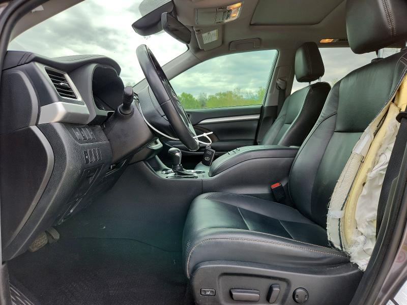 Photo 7 from auction – 2019 TOYOTA HIGHLANDER with VIN 5TDJZRFH7KS988101