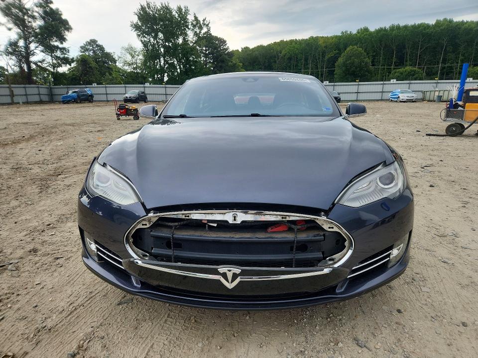 صورة رقم 5 من المزاد - 2015 TESLA MODEL S مع VIN 5YJSA1H29FFP74601