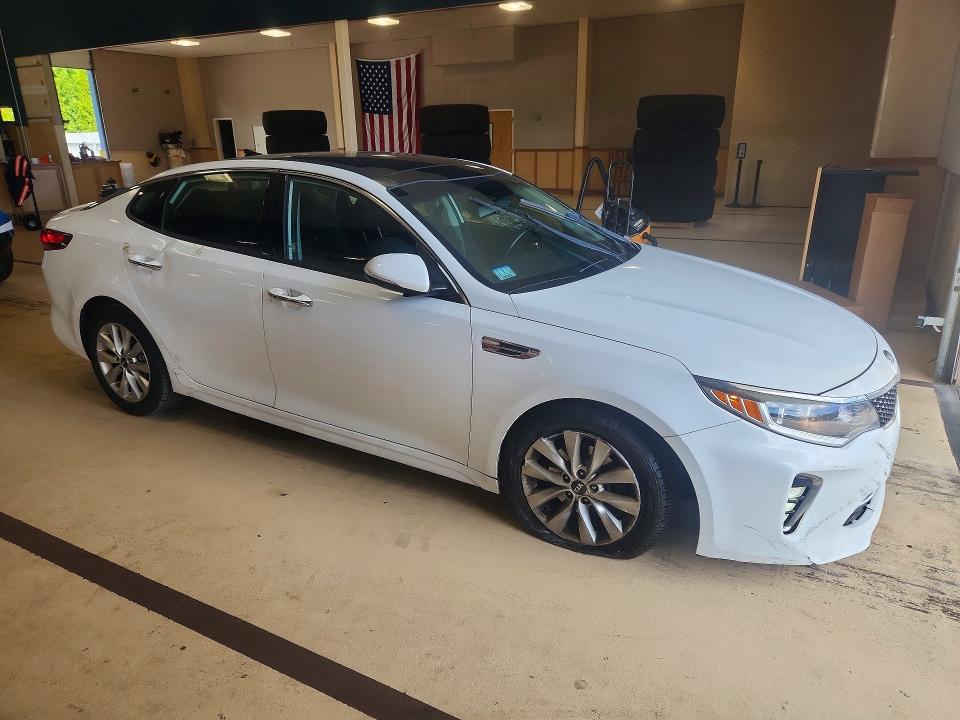 Photo 4 from auction – 2018 KIA OPTIMA with VIN 5XXGT4L32JG233493