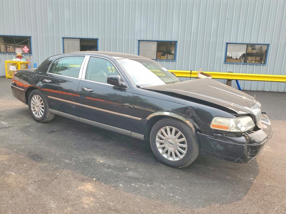 Photo 4 from auction – 2003 LINCOLN TOWN CAR with VIN 1LNHM81W73Y658439