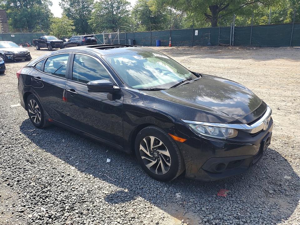 Photo 4 from auction – 2016 HONDA CIVIC with VIN 2HGFC2F82GH569045