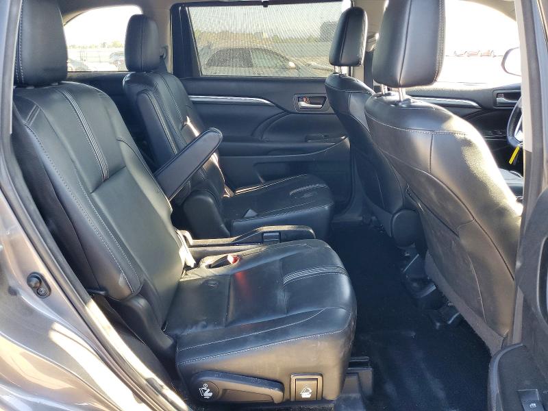Photo 11 from auction – 2018 TOYOTA HIGHLANDER with VIN 5TDJZRFHXJS804381