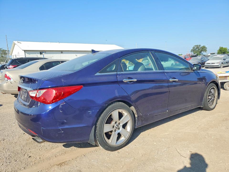 Photo 3 from auction – 2011 HYUNDAI SONATA with VIN 5NPEC4AC2BH179547