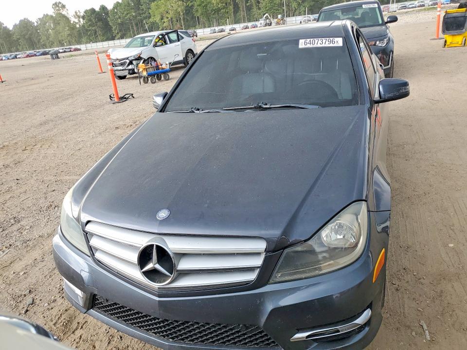 Photo 5 from auction – 2013 MERCEDES-BENZ C with VIN WDDGF8AB0DR243293