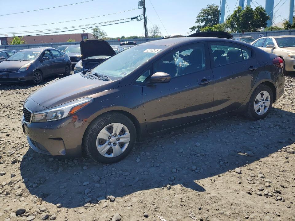 KIA FORTE 2017 with VIN 3KPFK4A7XHE081700 - Photo from auction