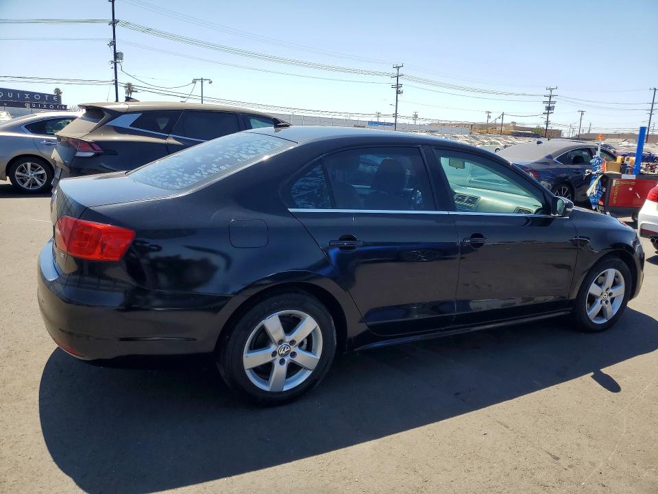 Photo 3 from auction – 2014 VOLKSWAGEN JETTA with VIN 3VWD17AJ5EM370313