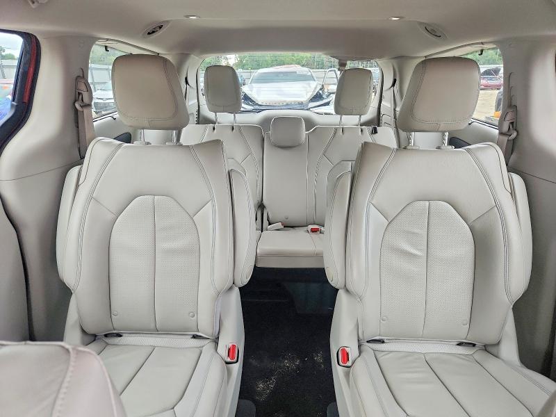 Photo 10 from auction – 2018 CHRYSLER PACIFICA with VIN 2C4RC1L72JR340707