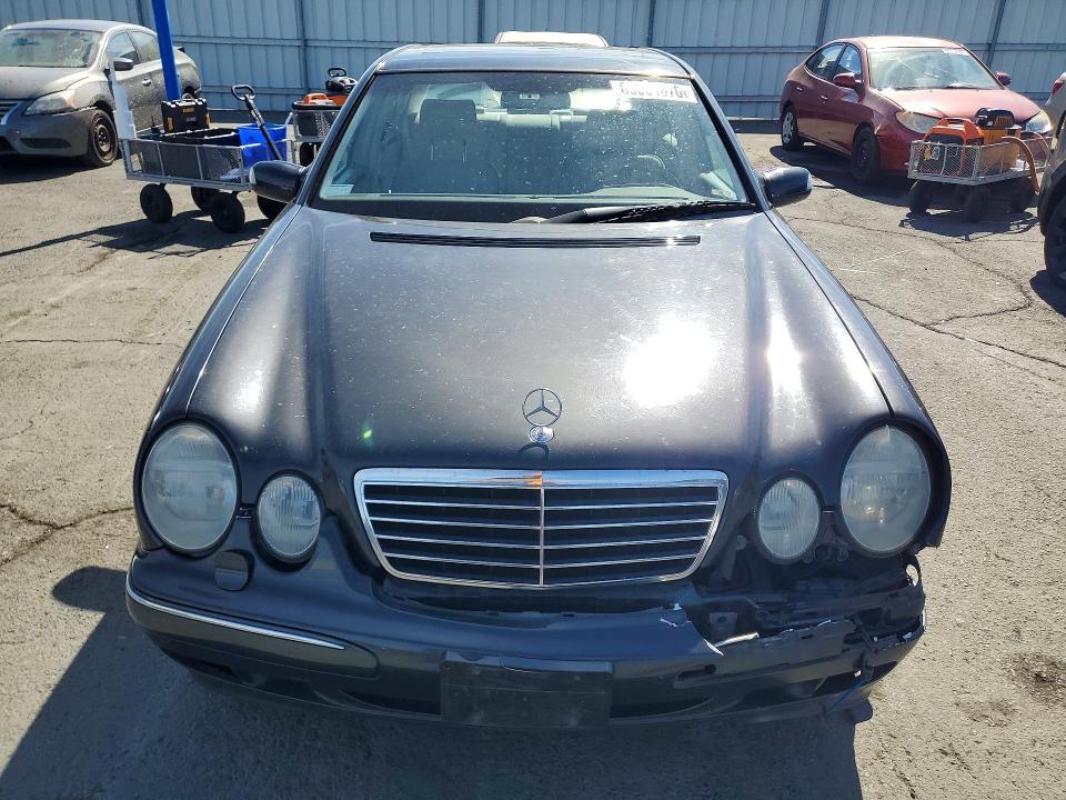 Photo 5 from auction – 2001 MERCEDES-BENZ E with VIN WDBJF83J01X061328