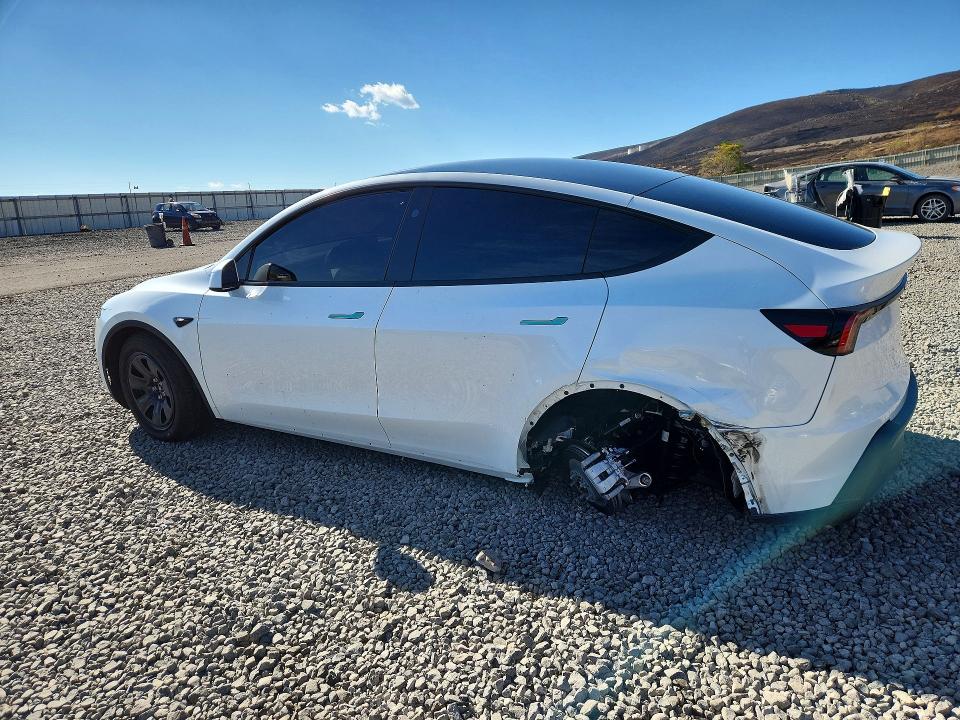 Фото 2 с аукциона – 2026 TESLA MODEL Y с VIN 7SAYGDEE8TA636388