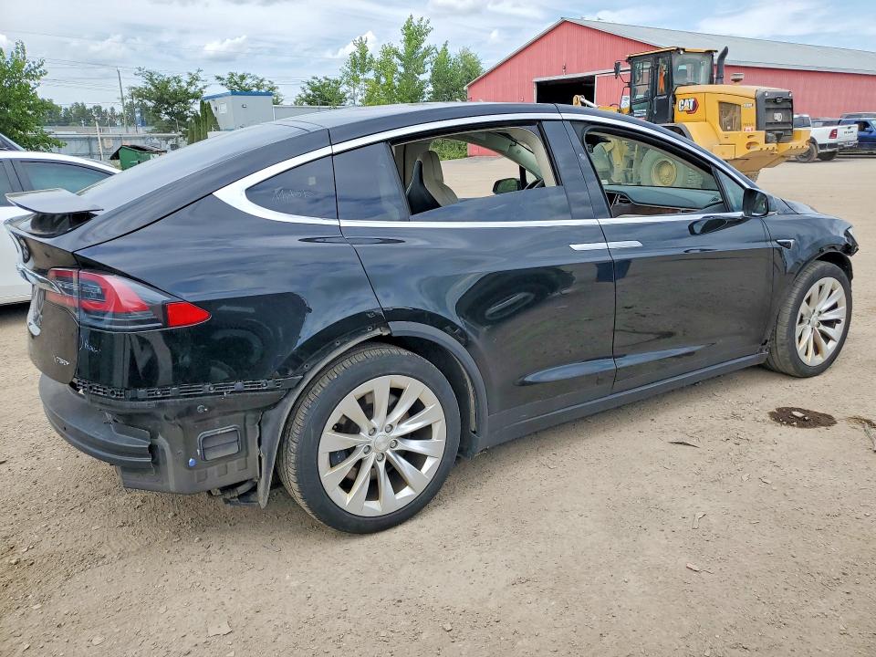 Photo 3 from auction – 2017 TESLA MODEL X with VIN 5YJXCAE2XHF075727