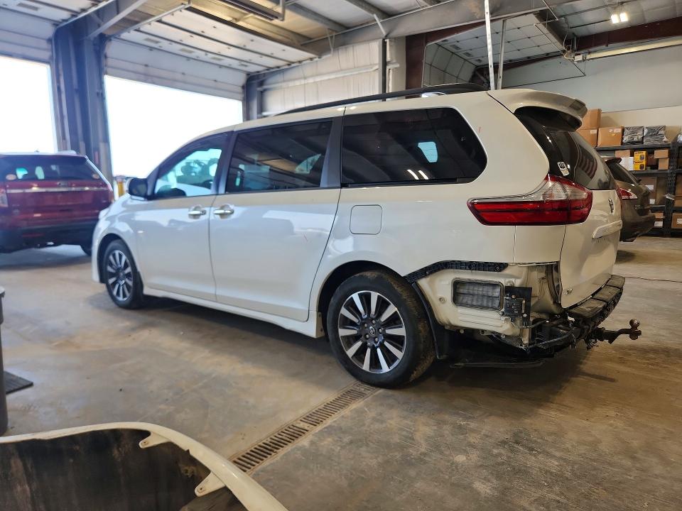 Photo 2 from auction – 2018 TOYOTA SIENNA with VIN 5TDDZ3DC0JS196789