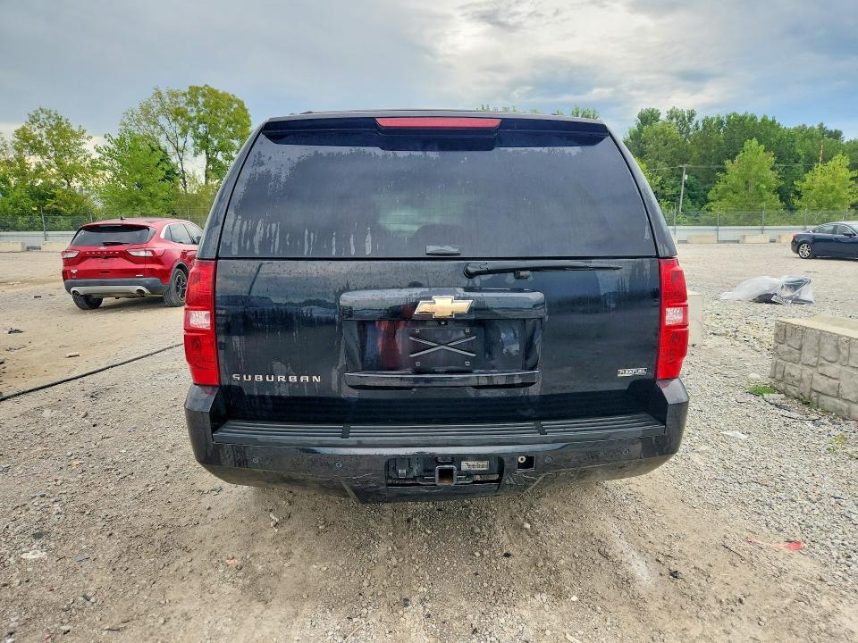 Photo 6 from auction – 2008 CHEVROLET SUBURBAN with VIN 3GNFK16328G250527