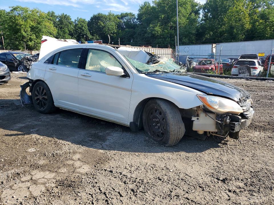 Photo 4 from auction – 2014 CHRYSLER 200 with VIN 1C3CCBAB3EN123886