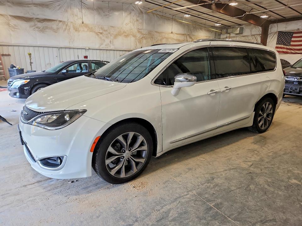 CHRYSLER PACIFICA 2017 with VIN 2C4RC1GG3HR695471 - Photo from auction