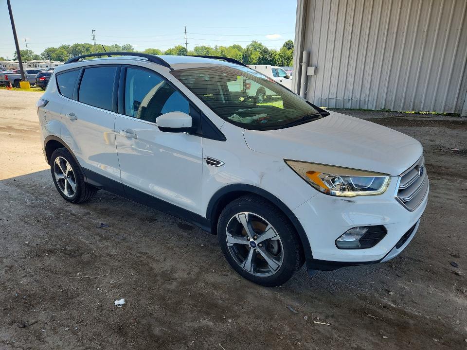 Photo 4 from auction – 2018 FORD ESCAPE with VIN 1FMCU0HD6JUA63103