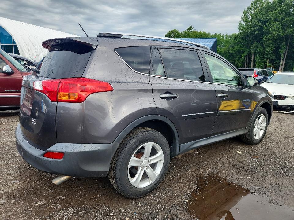 Photo 3 from auction – 2013 TOYOTA RAV4 with VIN JTMRFREV0D5002595
