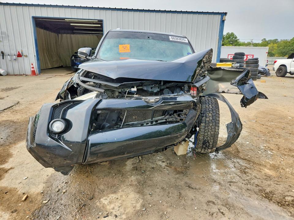 Photo 5 from auction – 2018 TOYOTA 4RUNNER with VIN JTEZU5JR4J5187202