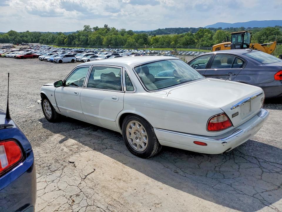 Photo 2 from auction – 1998 JAGUAR XJ8 with VIN SAJHX624XWC847425
