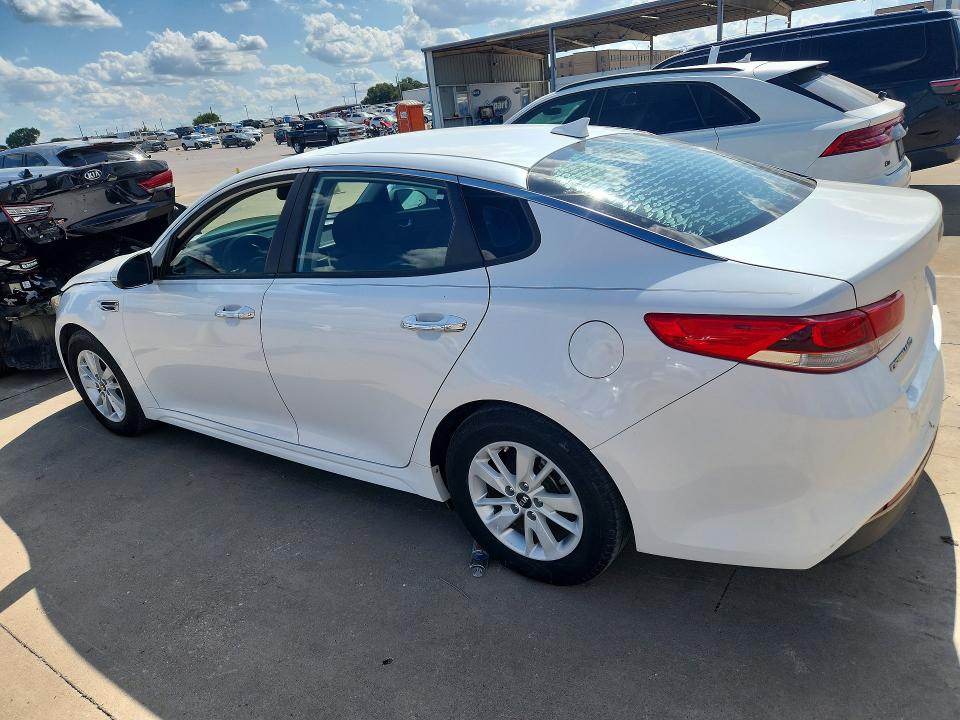 Photo 2 from auction – 2017 KIA OPTIMA with VIN 5XXGT4L35HG160078