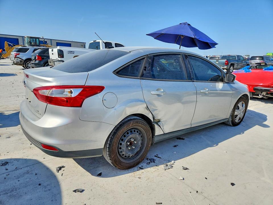 Photo 3 from auction – 2012 FORD FOCUS with VIN 1FAHP3F27CL461956