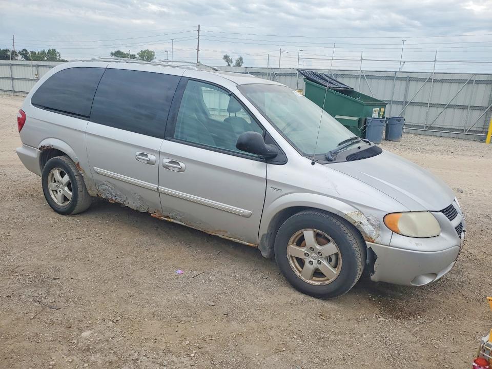 Photo 4 from auction – 2004 DODGE GRAND CARAVAN with VIN 2D4GP44L34R563810