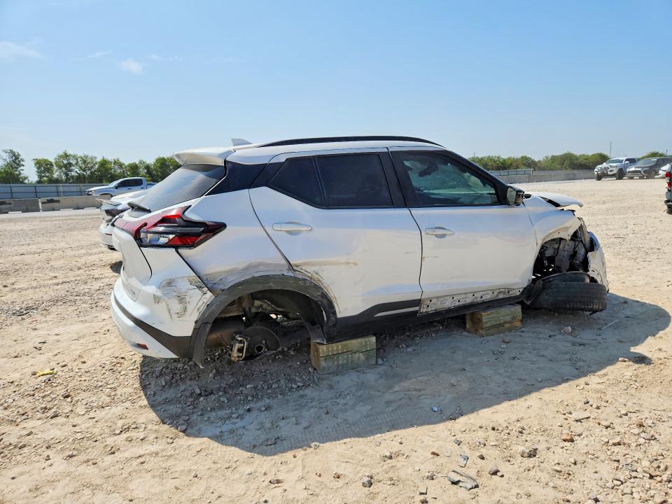 Photo 3 from auction – 2022 NISSAN KICKS with VIN 3N1CP5DV7NL497475