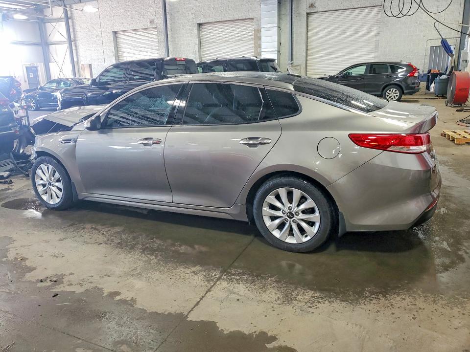 Photo 2 from auction – 2016 KIA OPTIMA with VIN 5XXGU4L30GG048140