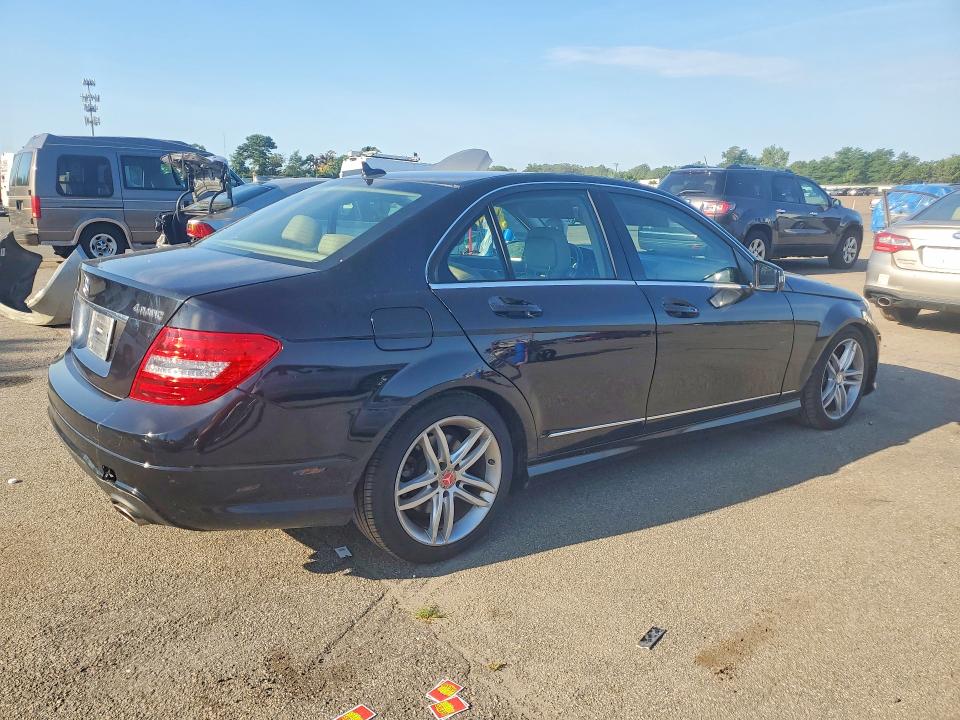 Photo 3 from auction – 2013 MERCEDES-BENZ C with VIN WDDGF8AB3DR286705