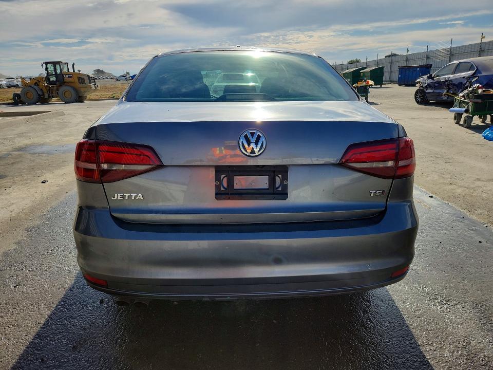 Photo 6 from auction – 2018 VOLKSWAGEN JETTA with VIN 3VW2B7AJ9JM215312