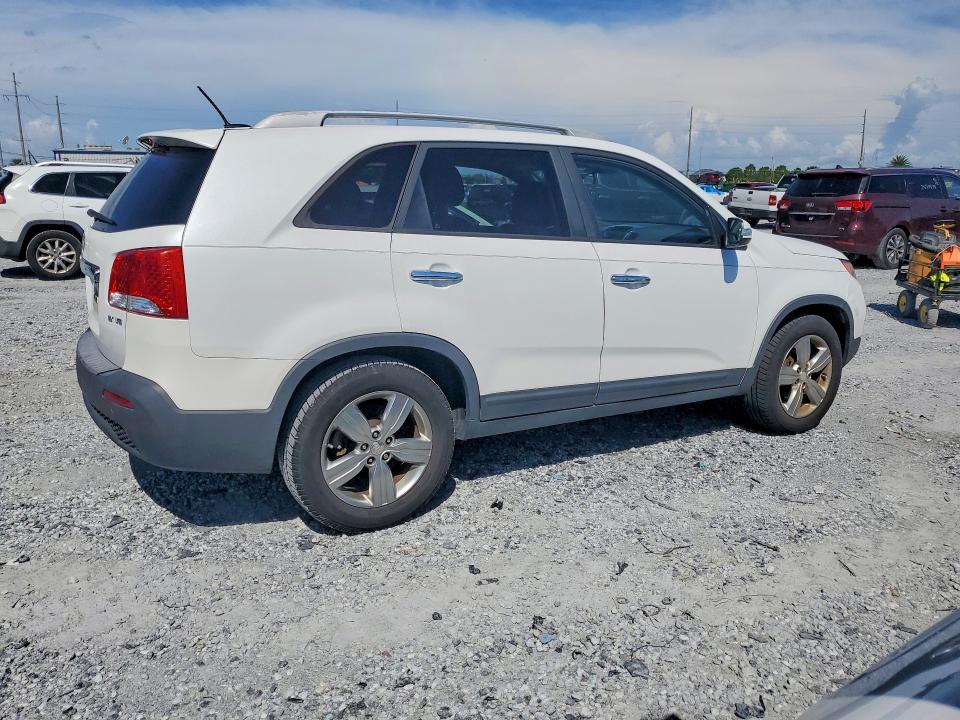 Photo 3 from auction – 2013 KIA SORENTO with VIN 5XYKU3A21DG329708