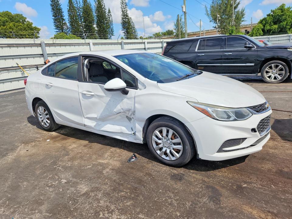 Photo 4 from auction – 2018 CHEVROLET CRUZE with VIN 1G1BC5SM5J7232365