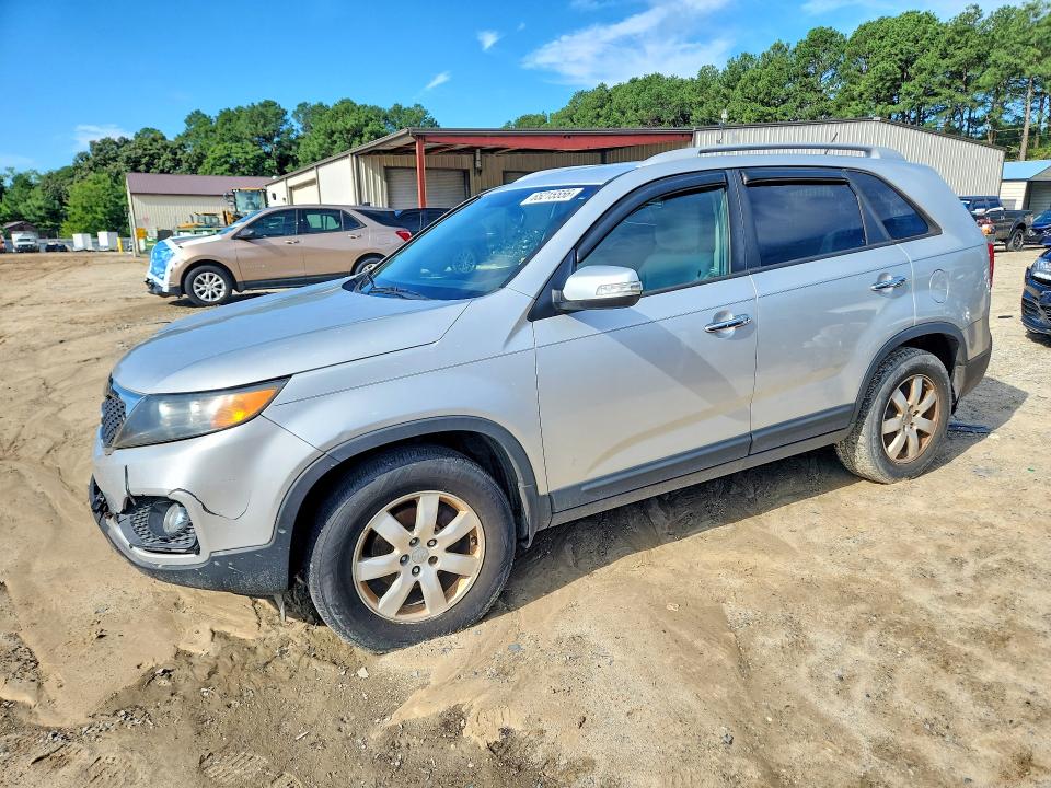KIA SORENTO 2013 z numerem VIN 5XYKT3A68DG404426 - Zdjęcie z aukcji