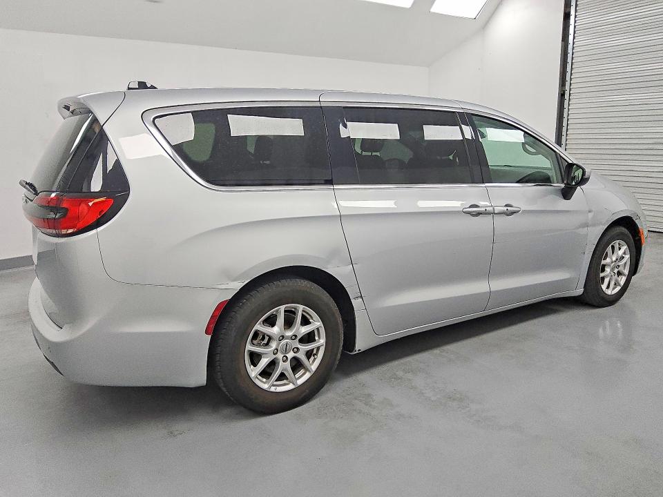Photo 3 from auction – 2023 CHRYSLER PACIFICA with VIN 2C4RC1BG5PR509192