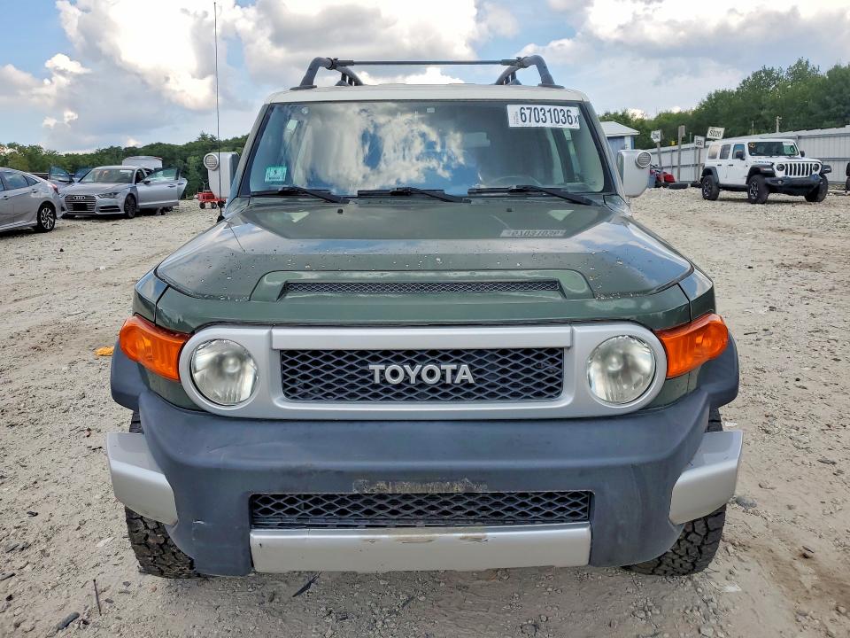 Photo 5 from auction – 2010 TOYOTA FJ CRUISER with VIN JTEBU4BF7AK083580
