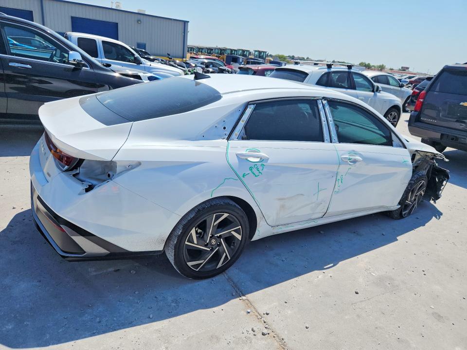 Снимка 3 от търг – 2025 HYUNDAI ELANTRA с VIN KMHLN4DJ2SU155407