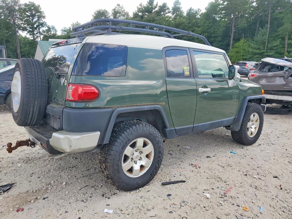 Photo 3 from auction – 2010 TOYOTA FJ CRUISER with VIN JTEBU4BF7AK083580