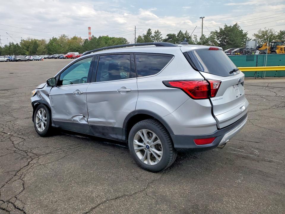 Photo 2 from auction – 2019 FORD ESCAPE with VIN 1FMCU9HD3KUC26652