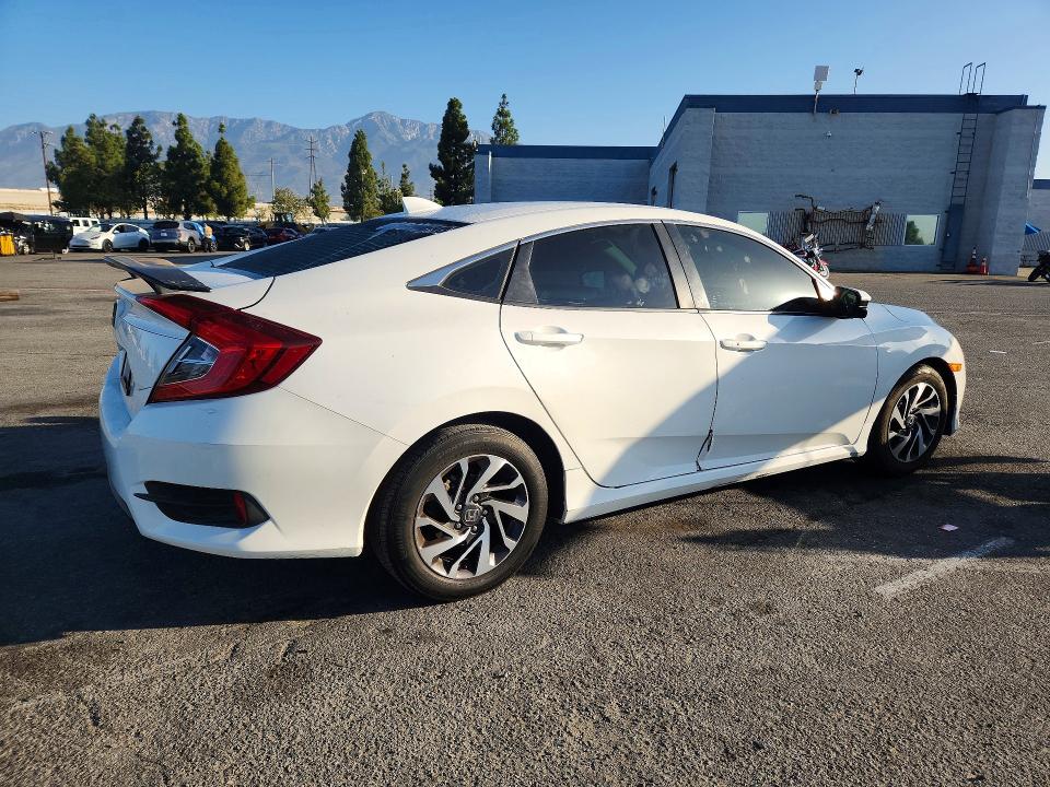 Photo 3 from auction – 2017 HONDA CIVIC with VIN 2HGFC2F76HH527499