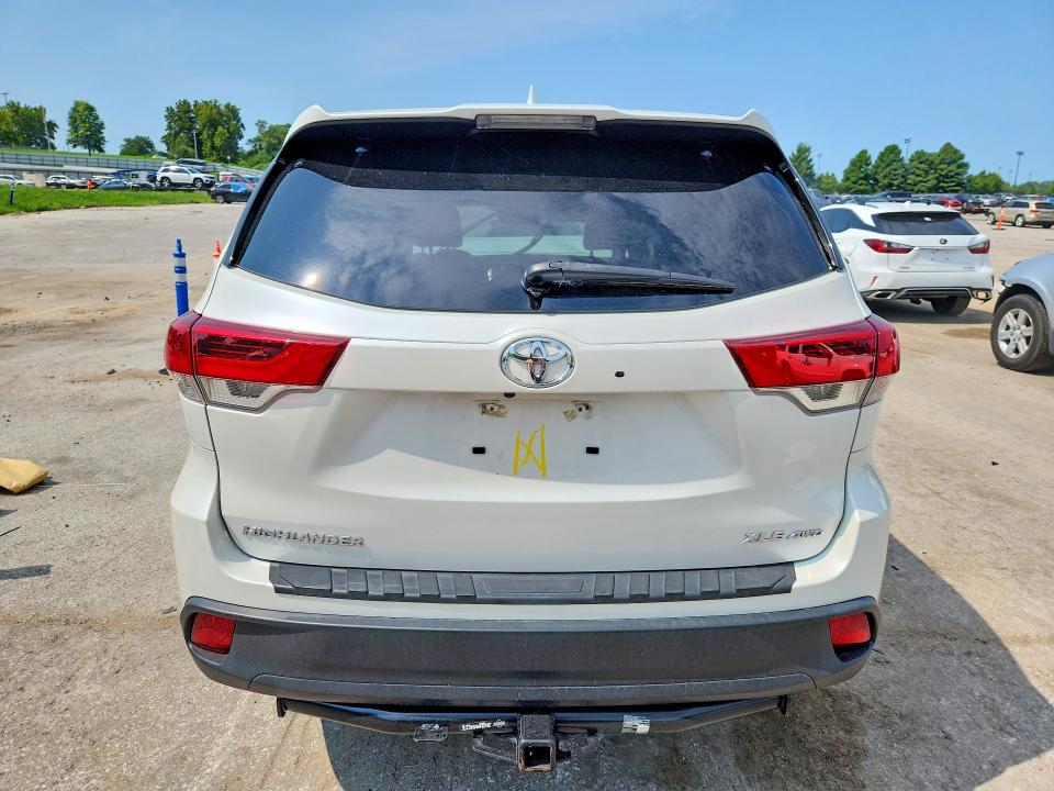 صورة رقم 6 من المزاد - 2018 TOYOTA HIGHLANDER مع VIN 5TDJZRFH5JS894930