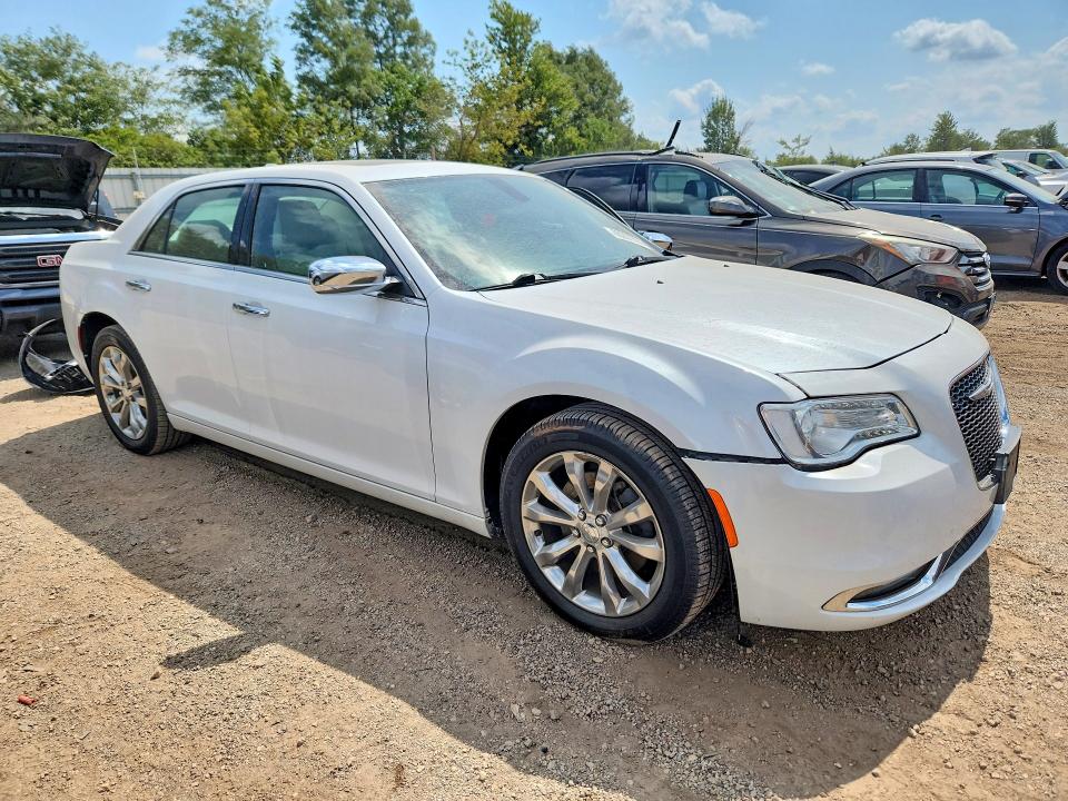 Photo 4 from auction – 2015 CHRYSLER 300C with VIN 2C3CCAKG2FH749850